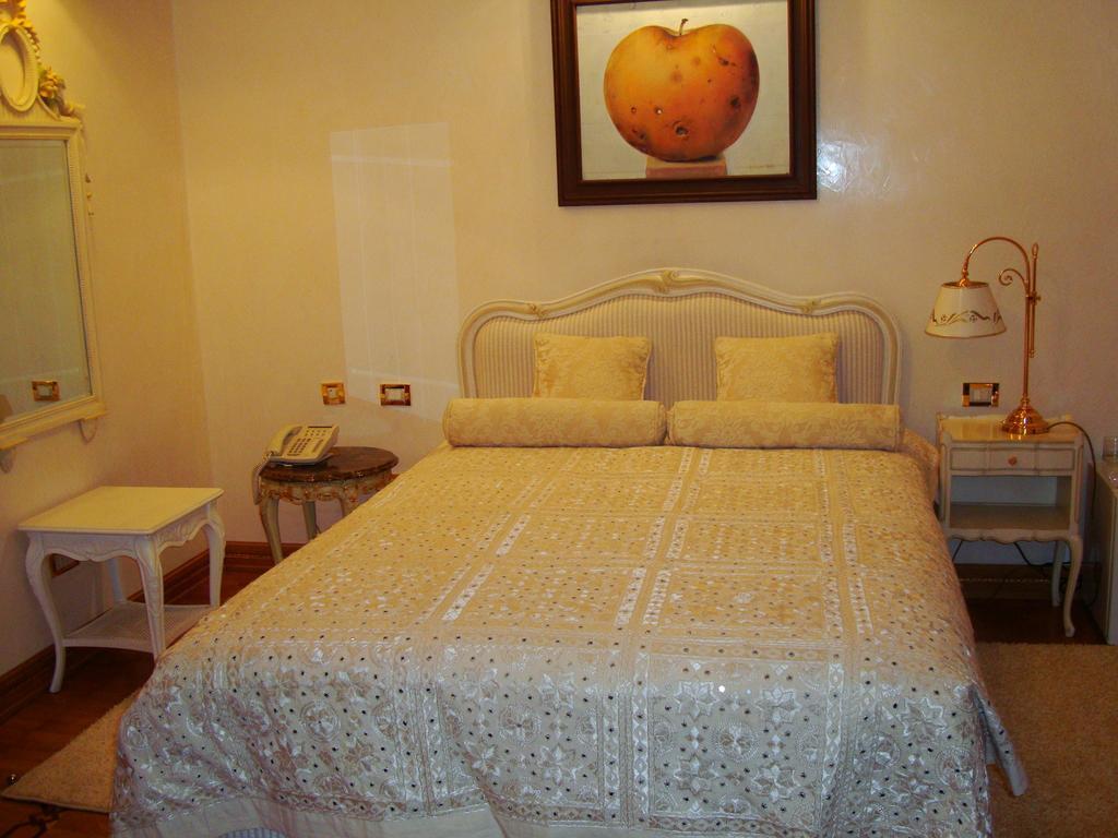 Villa Jelena Belgrad Oda fotoğraf